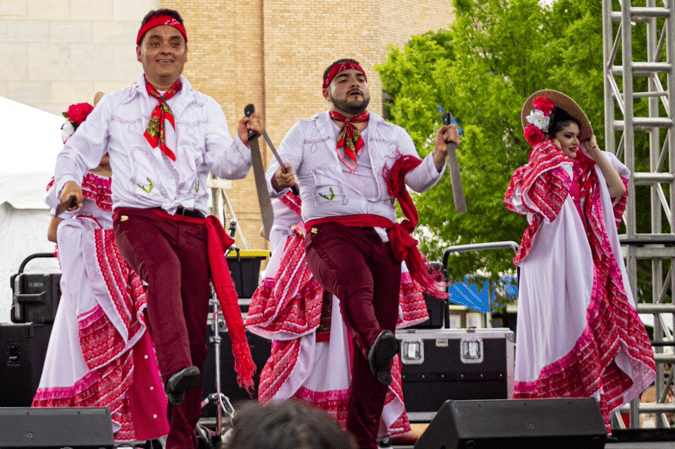 Ballet Folklorico Xochipilli of OKC dancing Colima.